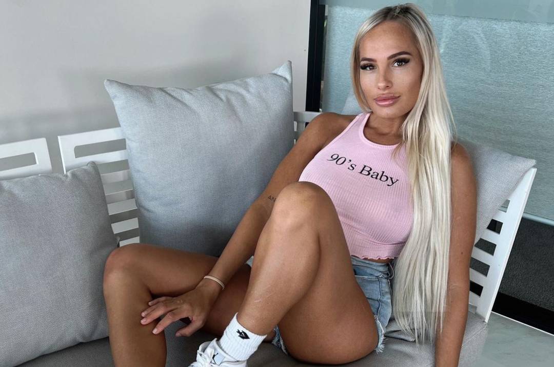 Sexy Peruvian woman