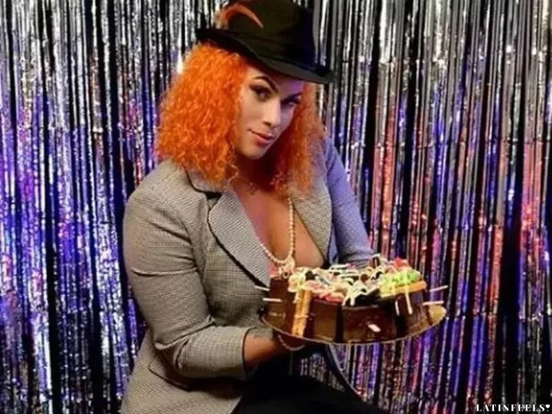 Vanessa, 29