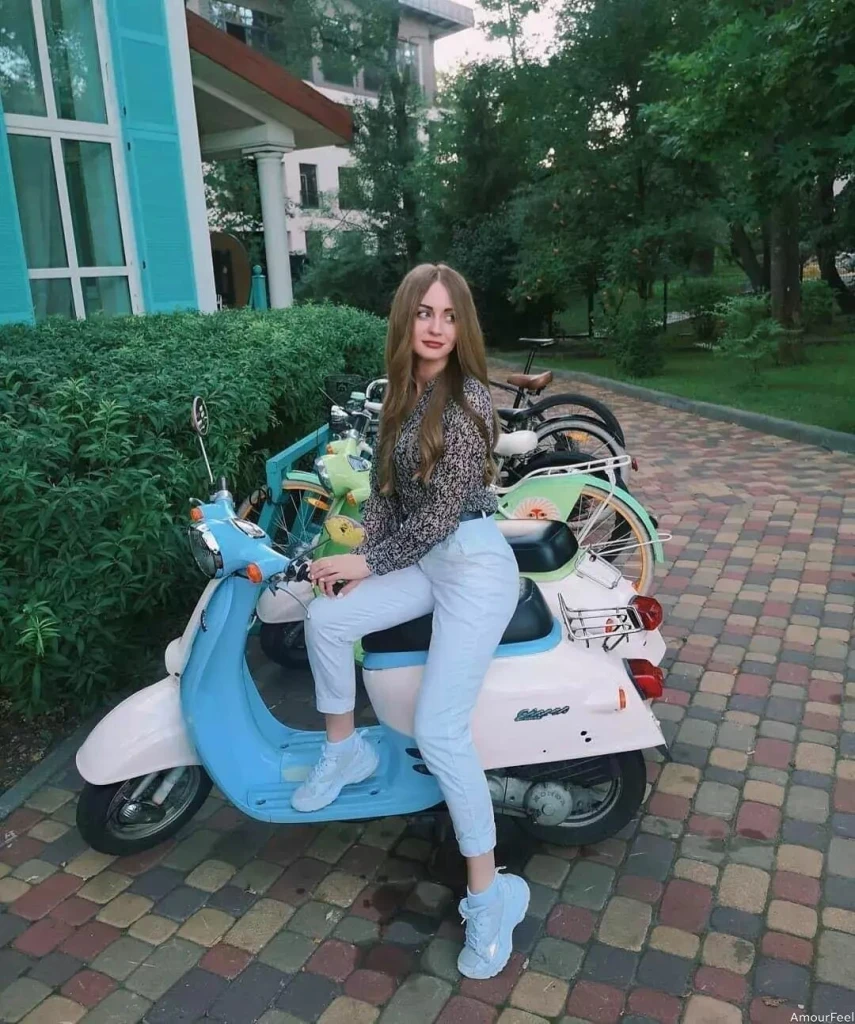Aneta, 27