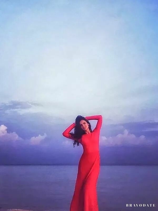 Julia, 27